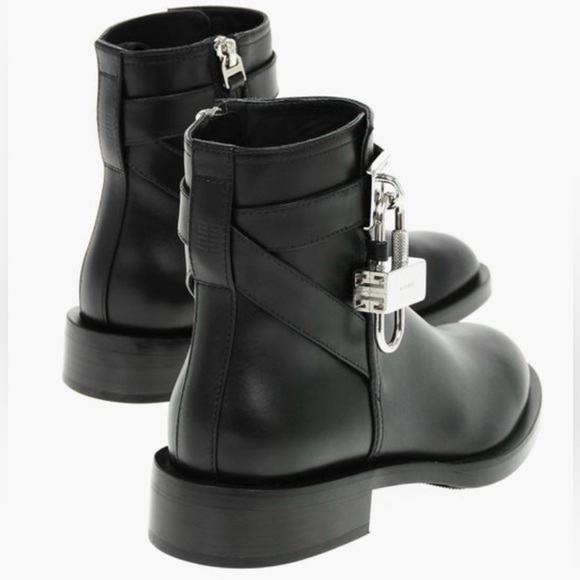 GIVENCHY LEATHER METAL LOGO LOCK
ANKLE BOOTS BOOTIES STACKED HEEL NEW
SIZE 6 - Picture 16 of 16